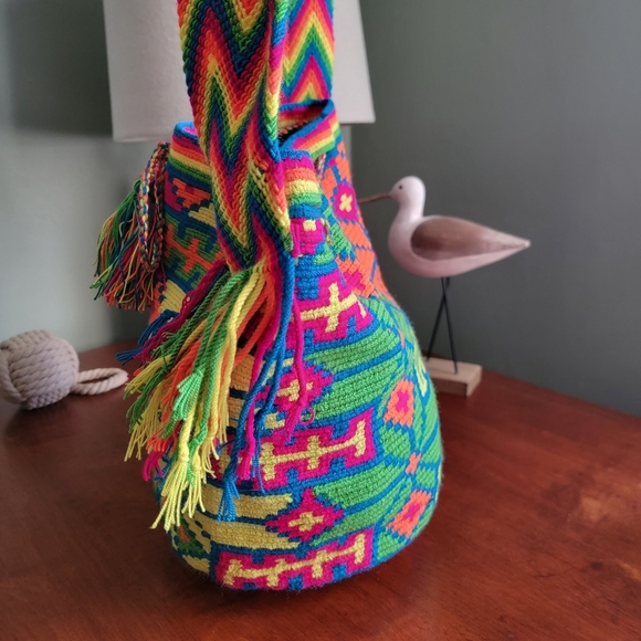 Wayuu Handmade Columbian Bucket Bag Multicolor - Picture 4 of 13